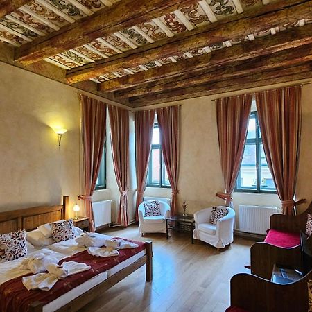 Hotel Opat كوتنا هورا المظهر الخارجي الصورة