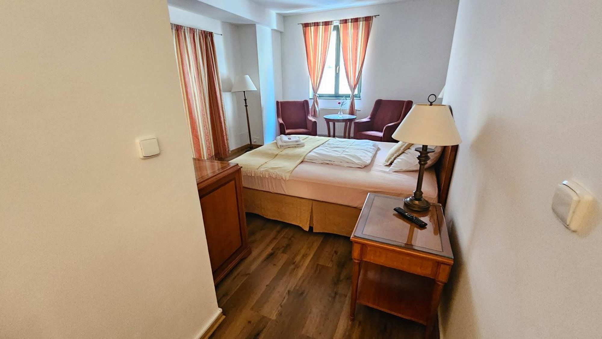 Hotel Opat كوتنا هورا المظهر الخارجي الصورة
