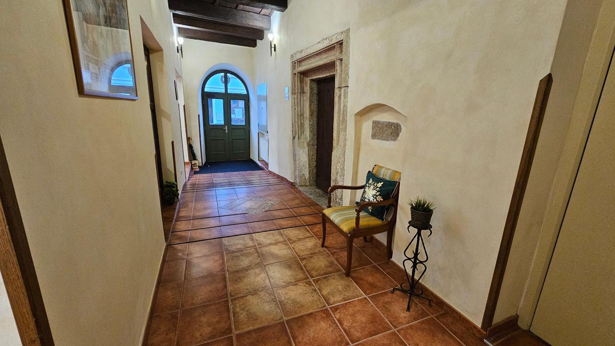 Hotel Opat كوتنا هورا المظهر الخارجي الصورة