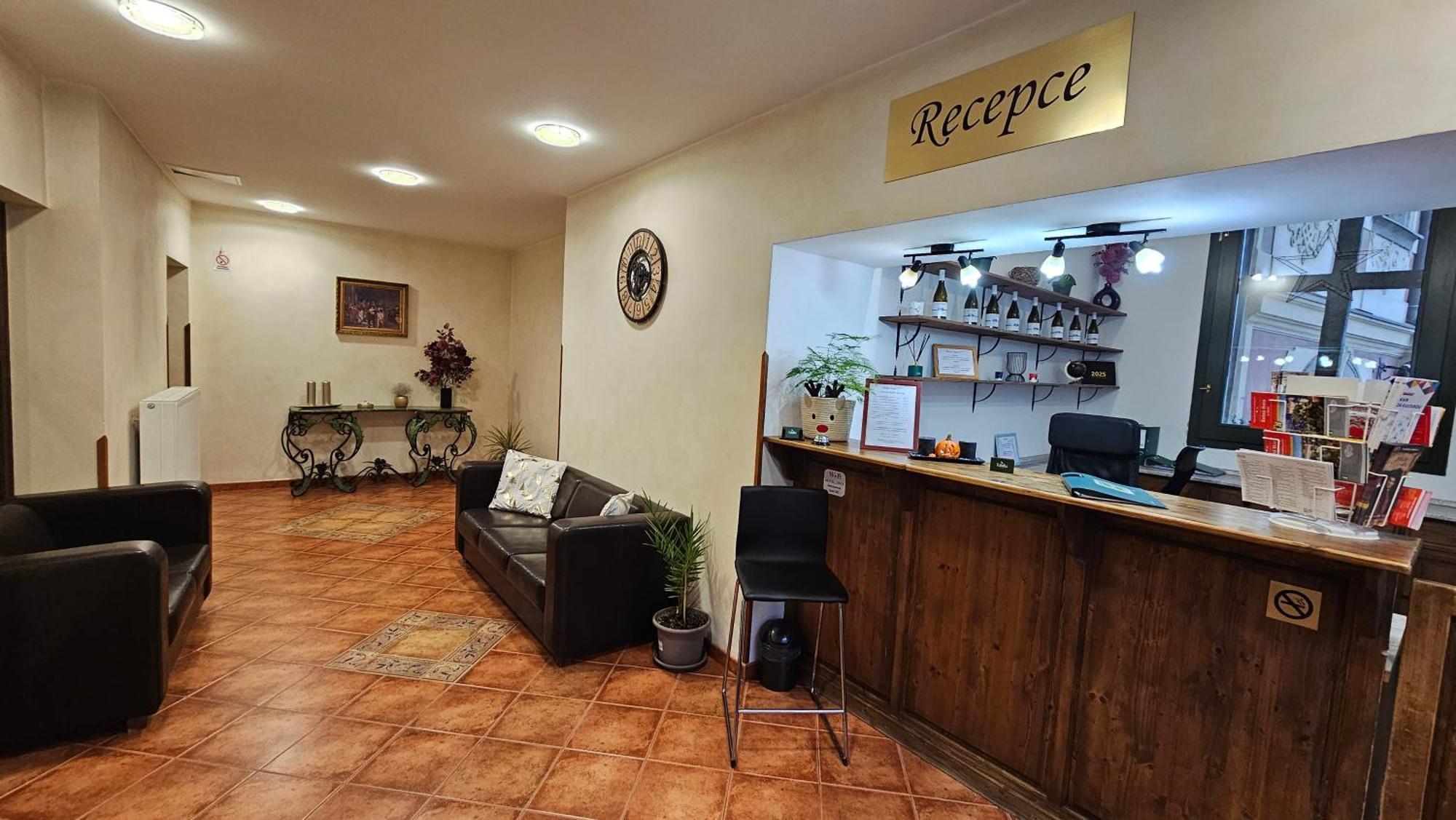 Hotel Opat كوتنا هورا المظهر الخارجي الصورة