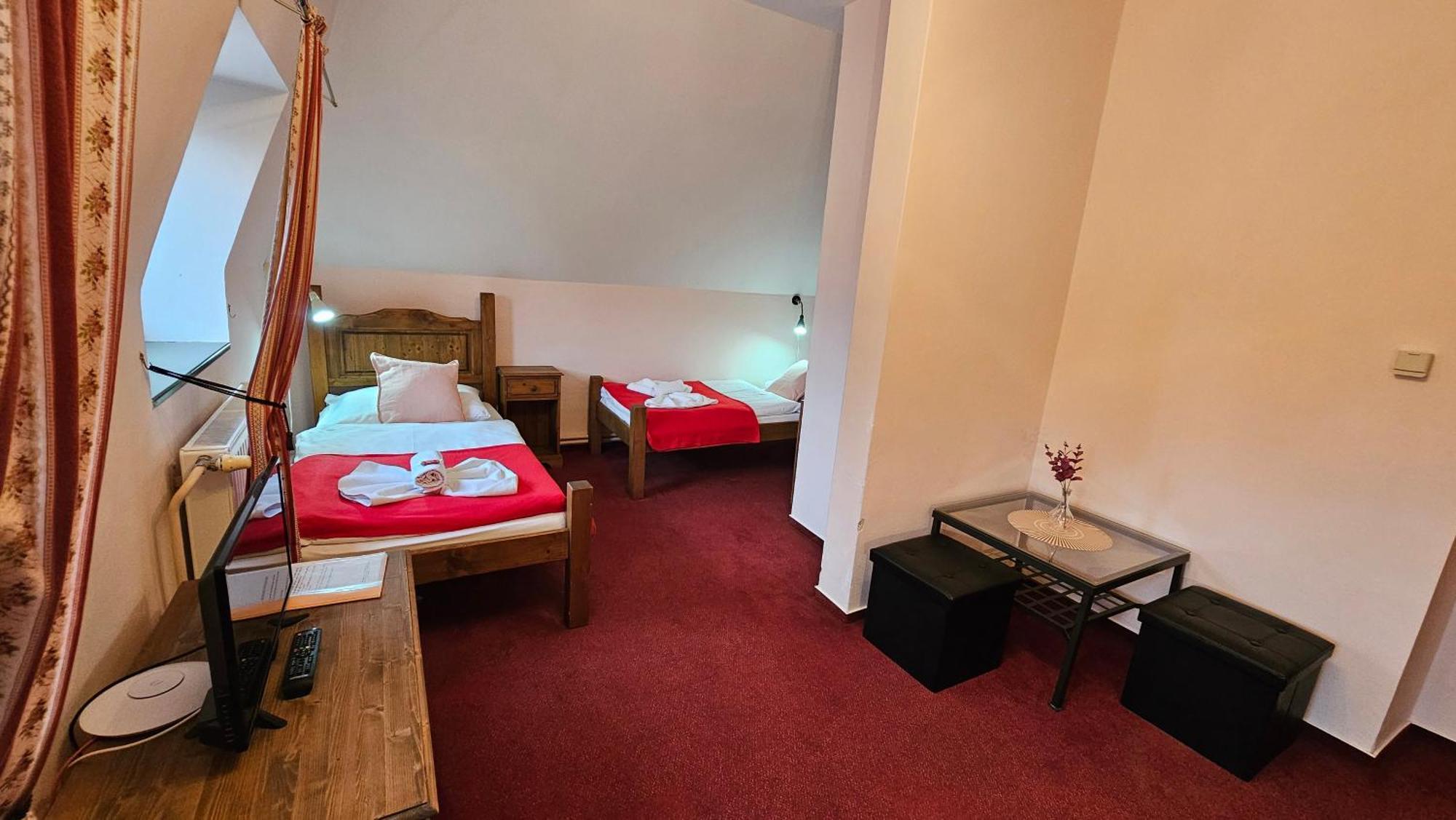 Hotel Opat كوتنا هورا المظهر الخارجي الصورة