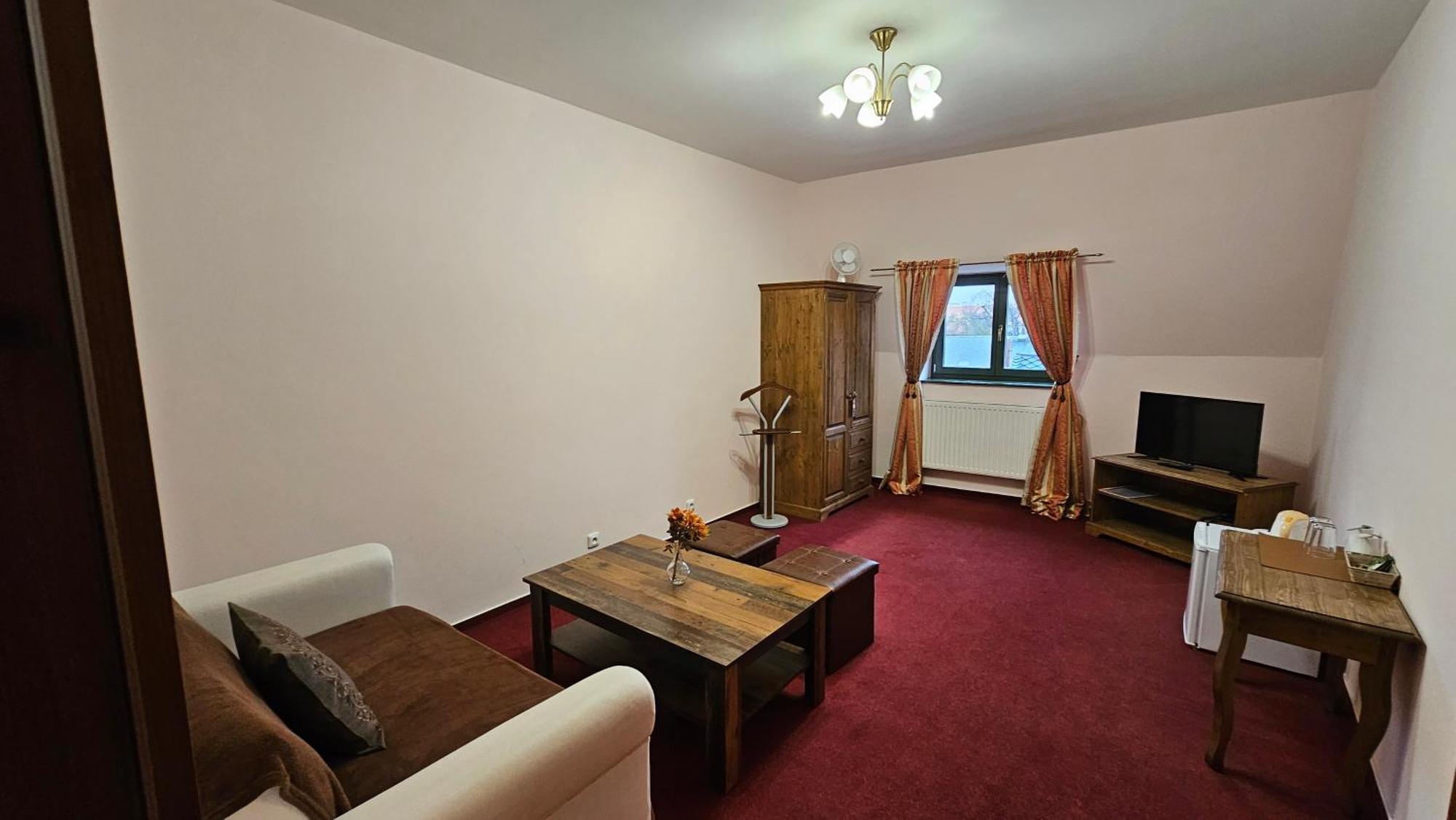 Hotel Opat كوتنا هورا المظهر الخارجي الصورة