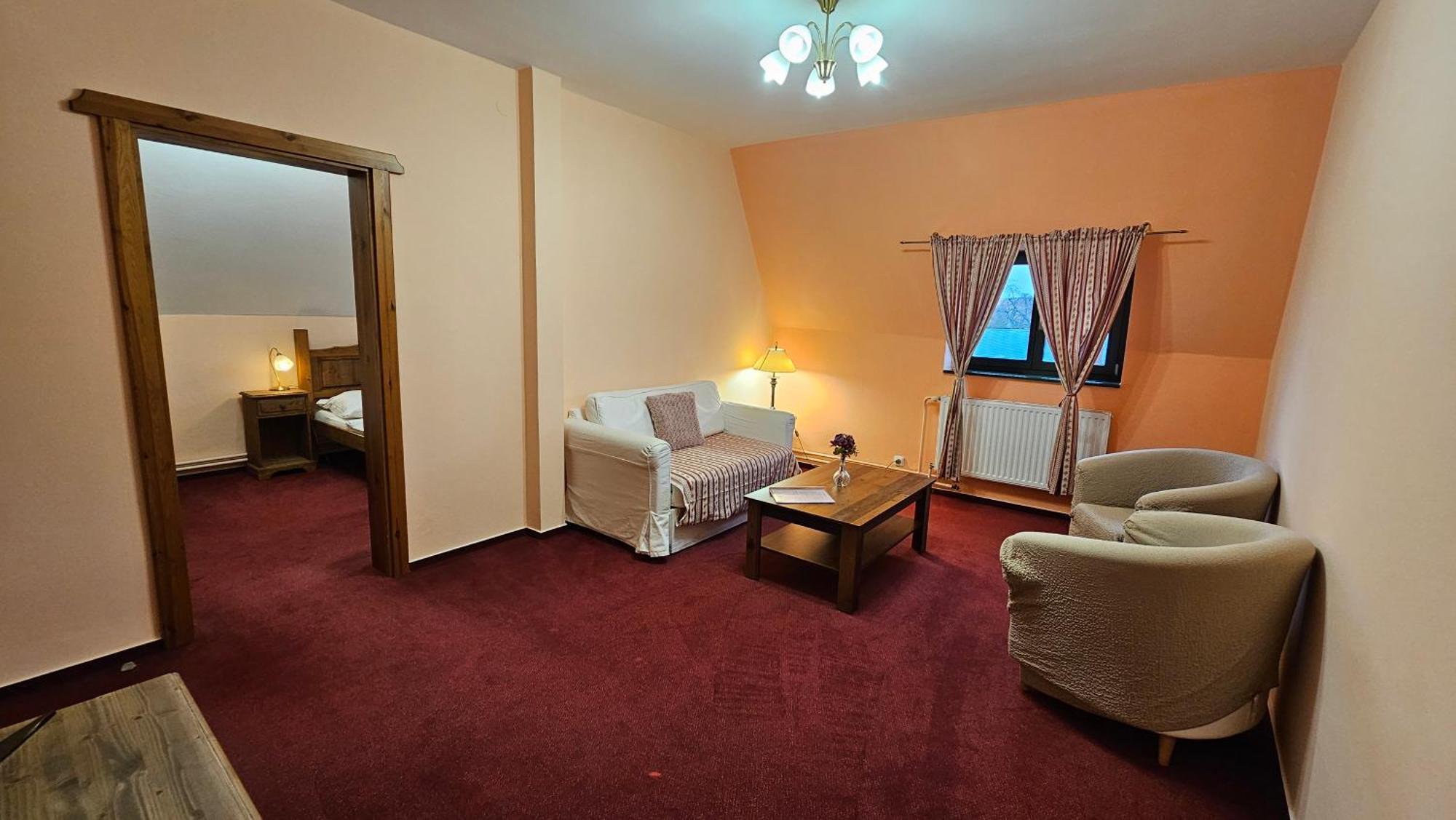 Hotel Opat كوتنا هورا المظهر الخارجي الصورة