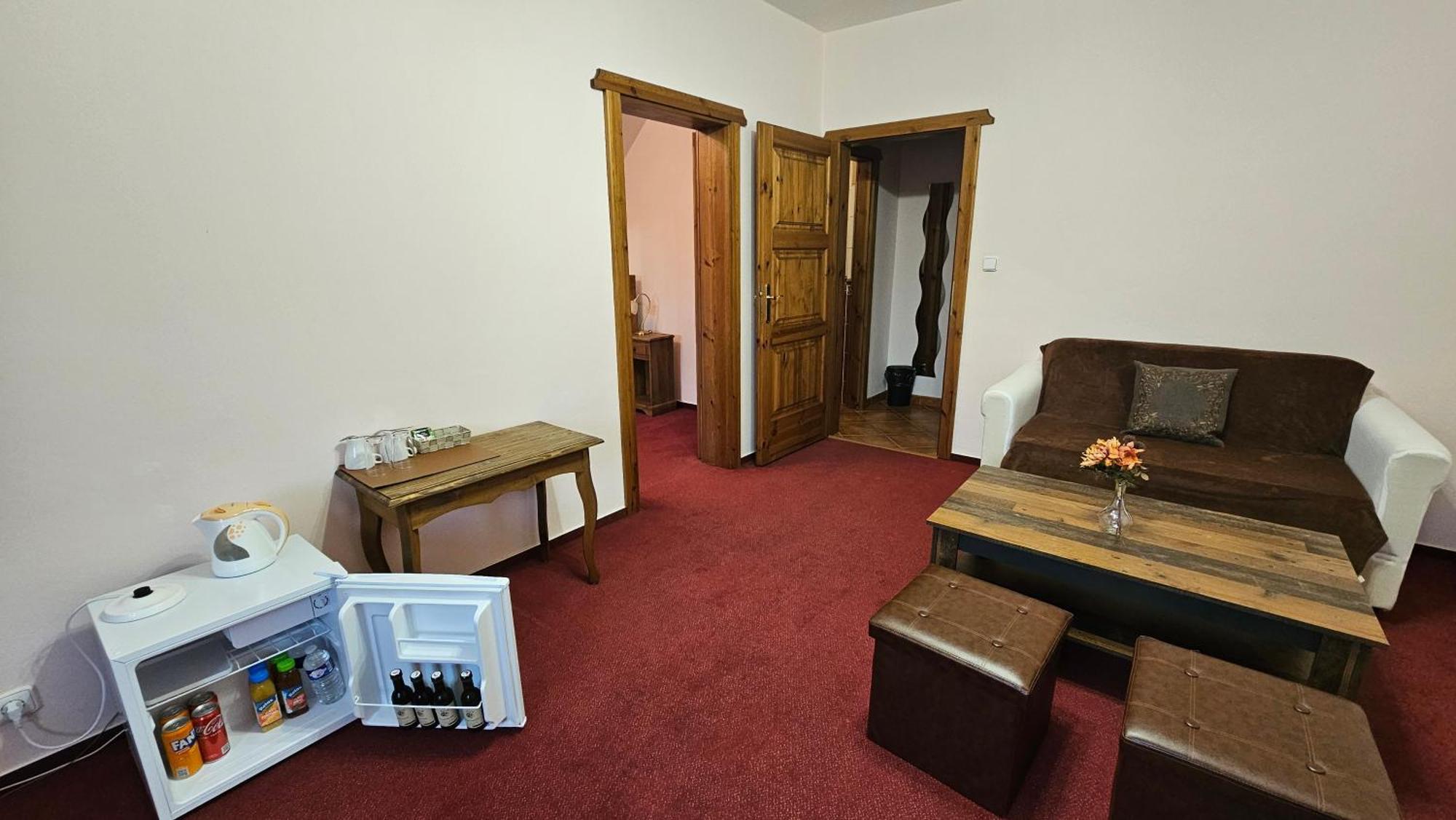 Hotel Opat كوتنا هورا المظهر الخارجي الصورة